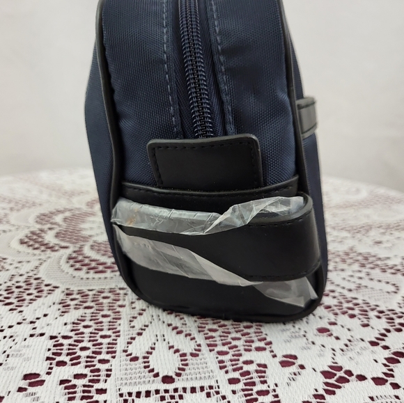 NEW Michael Kors Navy Nylon Toiletry Bag - Picture 5 of 7